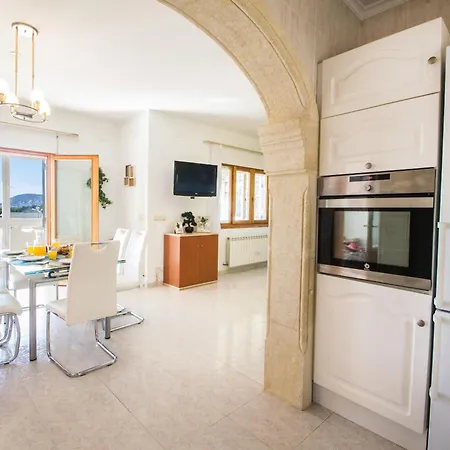 Nicole - Plusholidays Villa